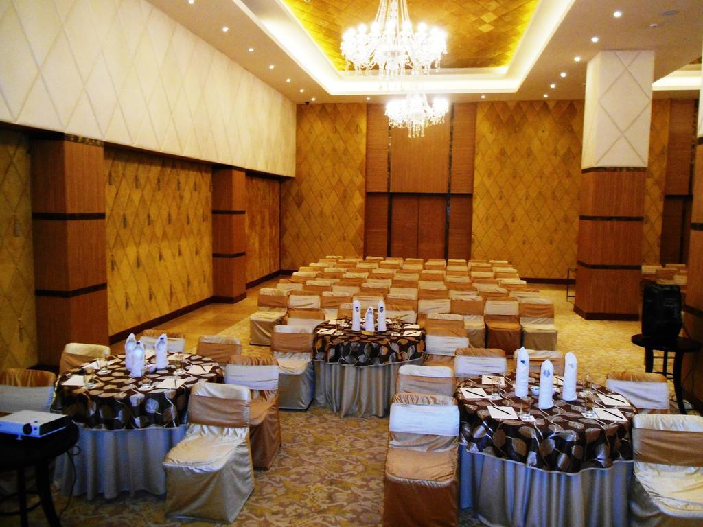 Country Inn & Suites By Radisson, ميروت المظهر الخارجي الصورة