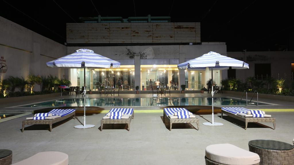 Country Inn & Suites By Radisson, ميروت المظهر الخارجي الصورة