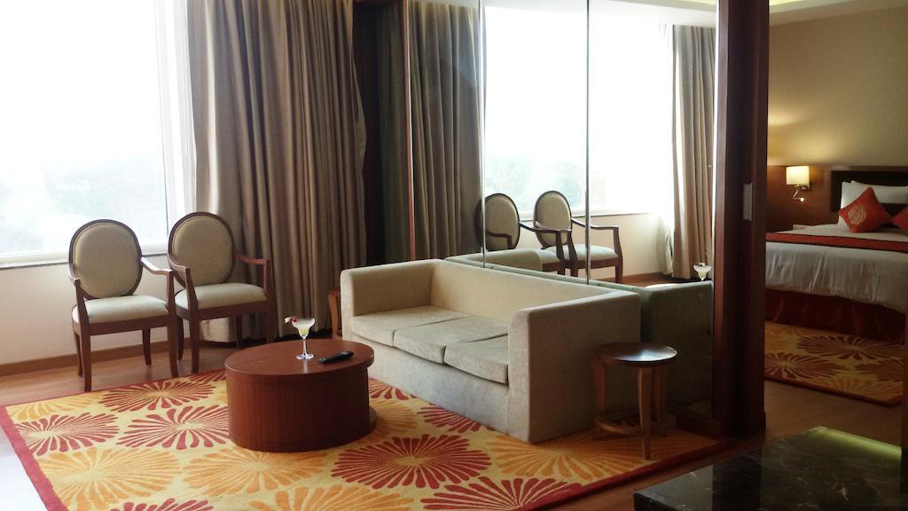 Country Inn & Suites By Radisson, ميروت المظهر الخارجي الصورة
