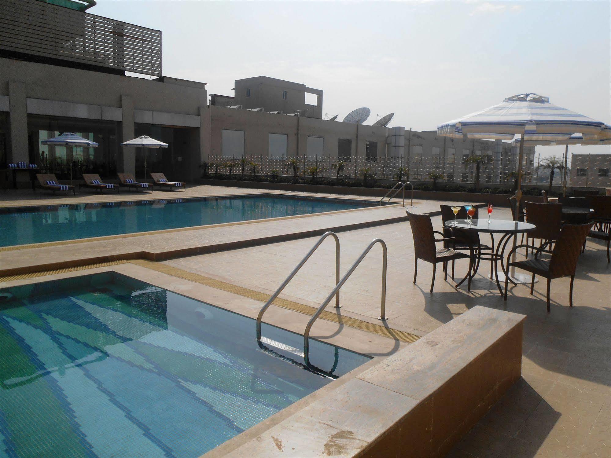 Country Inn & Suites By Radisson, ميروت المظهر الخارجي الصورة