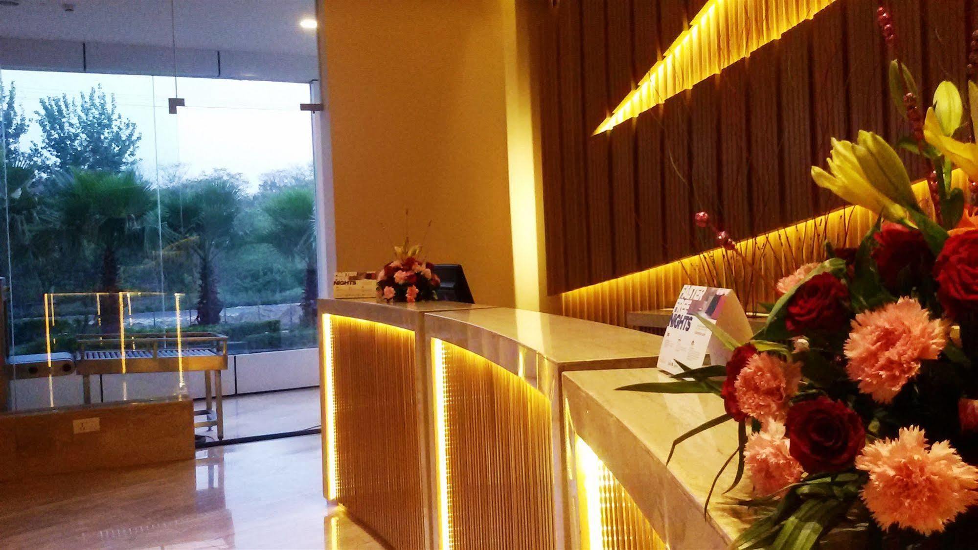 Country Inn & Suites By Radisson, ميروت المظهر الخارجي الصورة