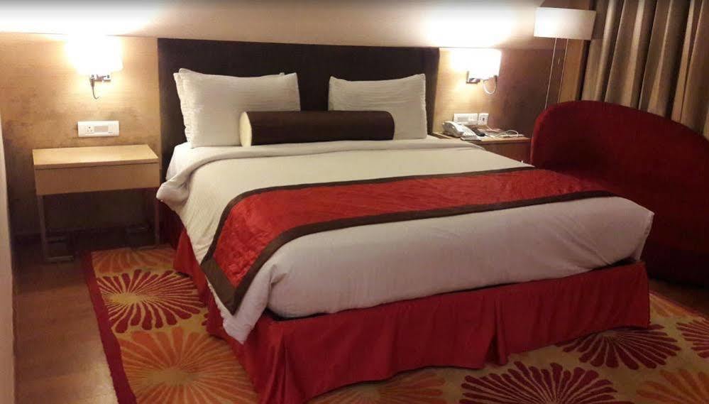 Country Inn & Suites By Radisson, ميروت المظهر الخارجي الصورة
